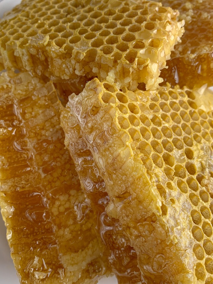 مقال طبى موثوق عن فؤائد شمع العسل حصرى متوافق مع قواعد السيو (محركات البحث).