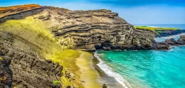 مقال سياحي عن شاطئ باباكوليا الأخضر الموجود في جزر هاواي