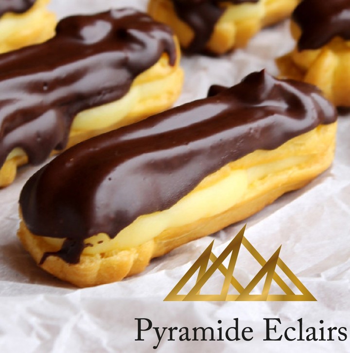 شعار لمتجر حلويات فرنسية éclairs