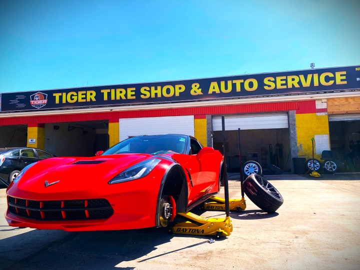 Tiger Tire إعلان لمركز لخدمة السيارات في أمريكا