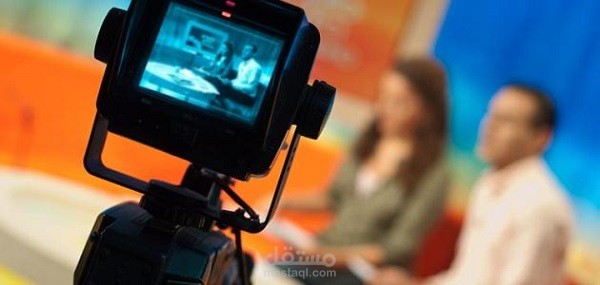 هل آلةُ الإعلام ضربت بقواعد اللغة؟