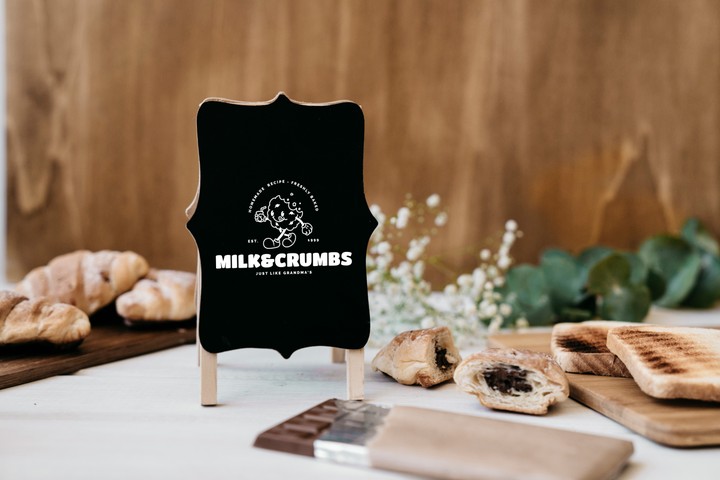 Milk&CRUMBS Logo making