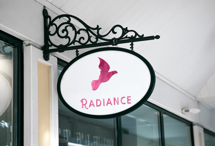 شعار  مركز نحافة وتجميل Radiance