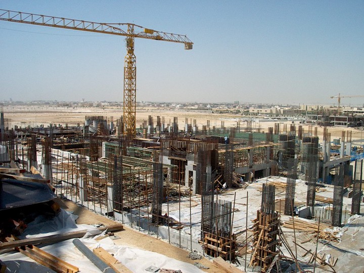 الإشراف والمشاركة بأعمال تصميم مشروع إنشاء جامعة الملك فيصل بالدمام بقيمة 2 مليار ريال سعودي