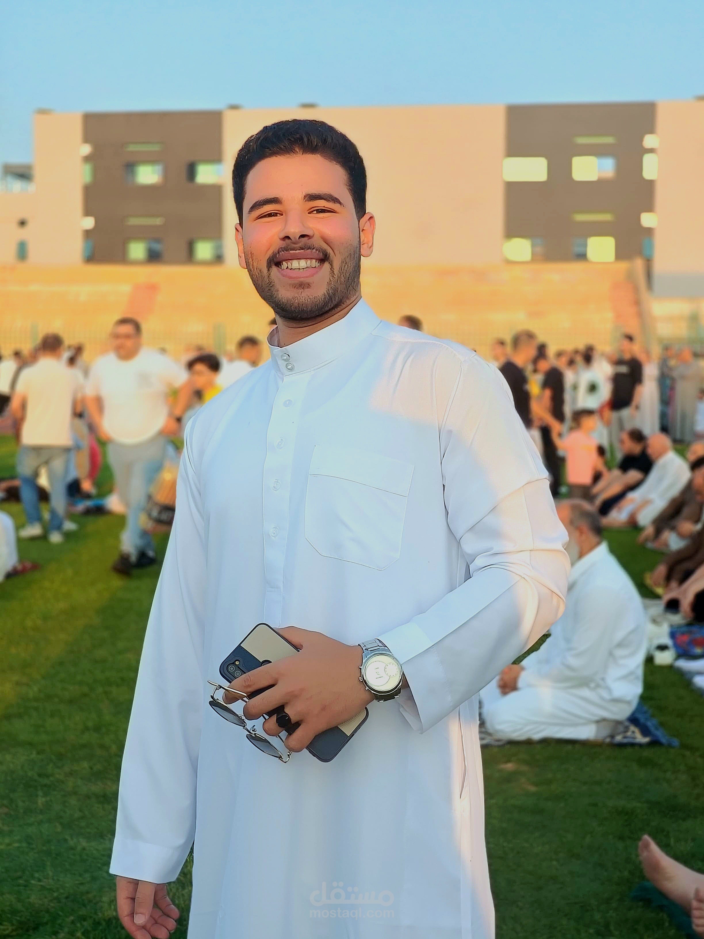 ادخال بيانات ومساعد