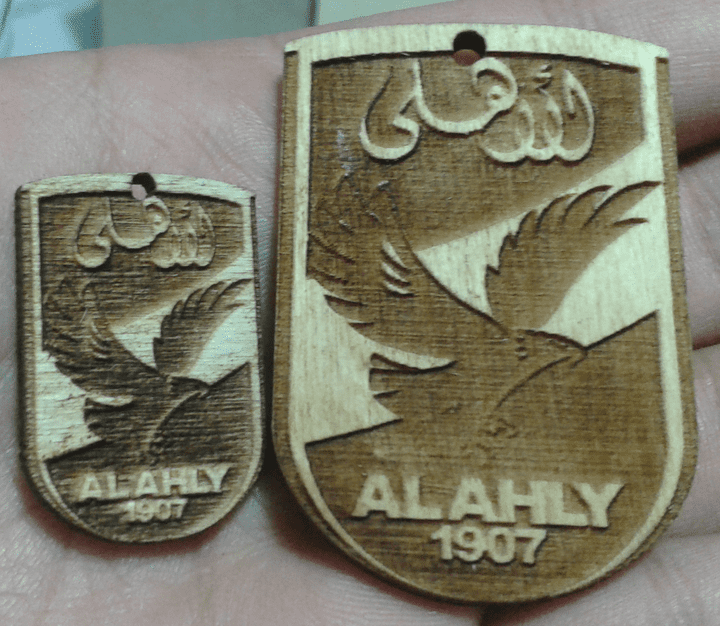 ميدالية محفور عليها لوجو النادي الأهلي