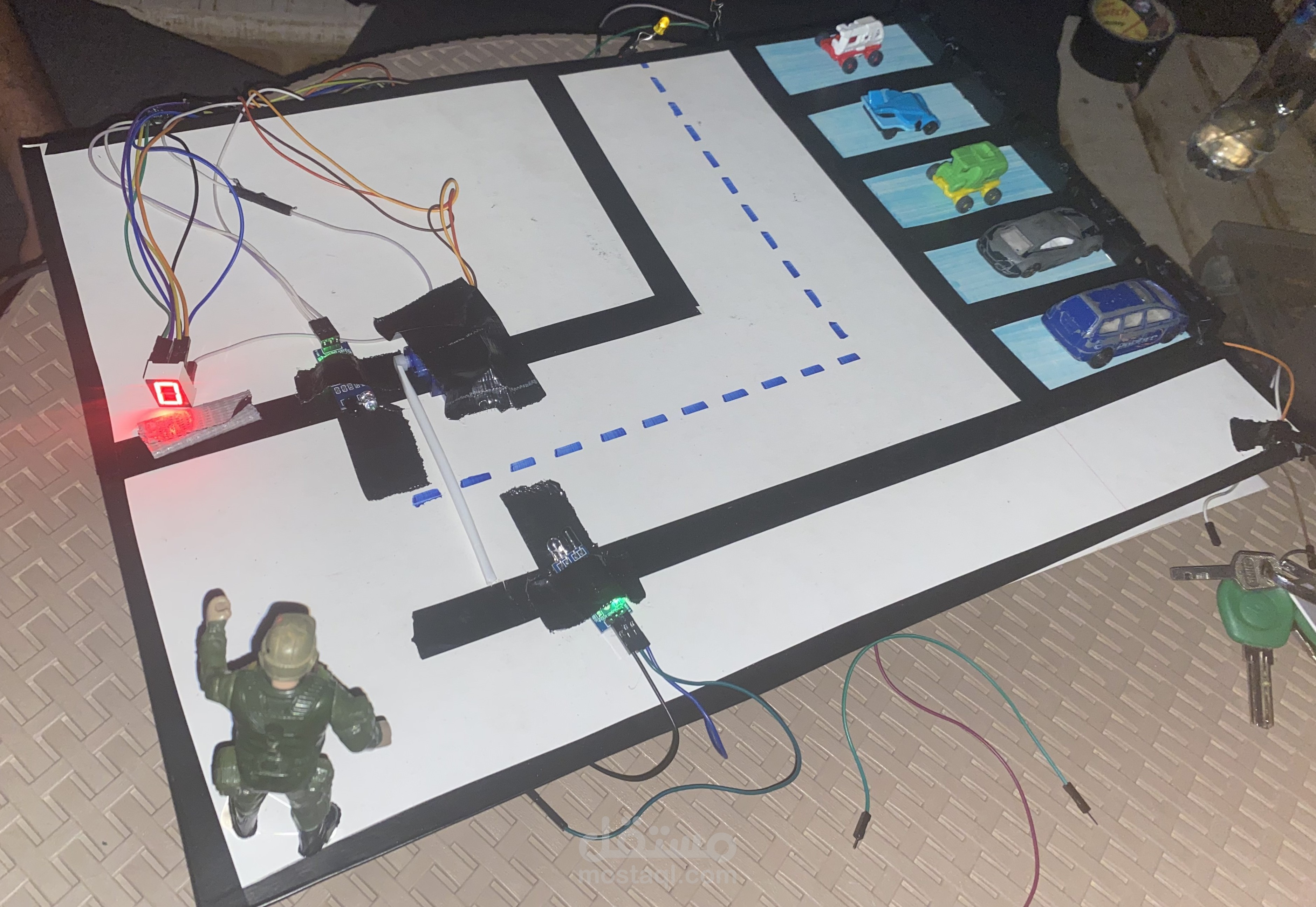 خدمة الجراج الذكي على نطاق صغير باستخدام Arduino Uno