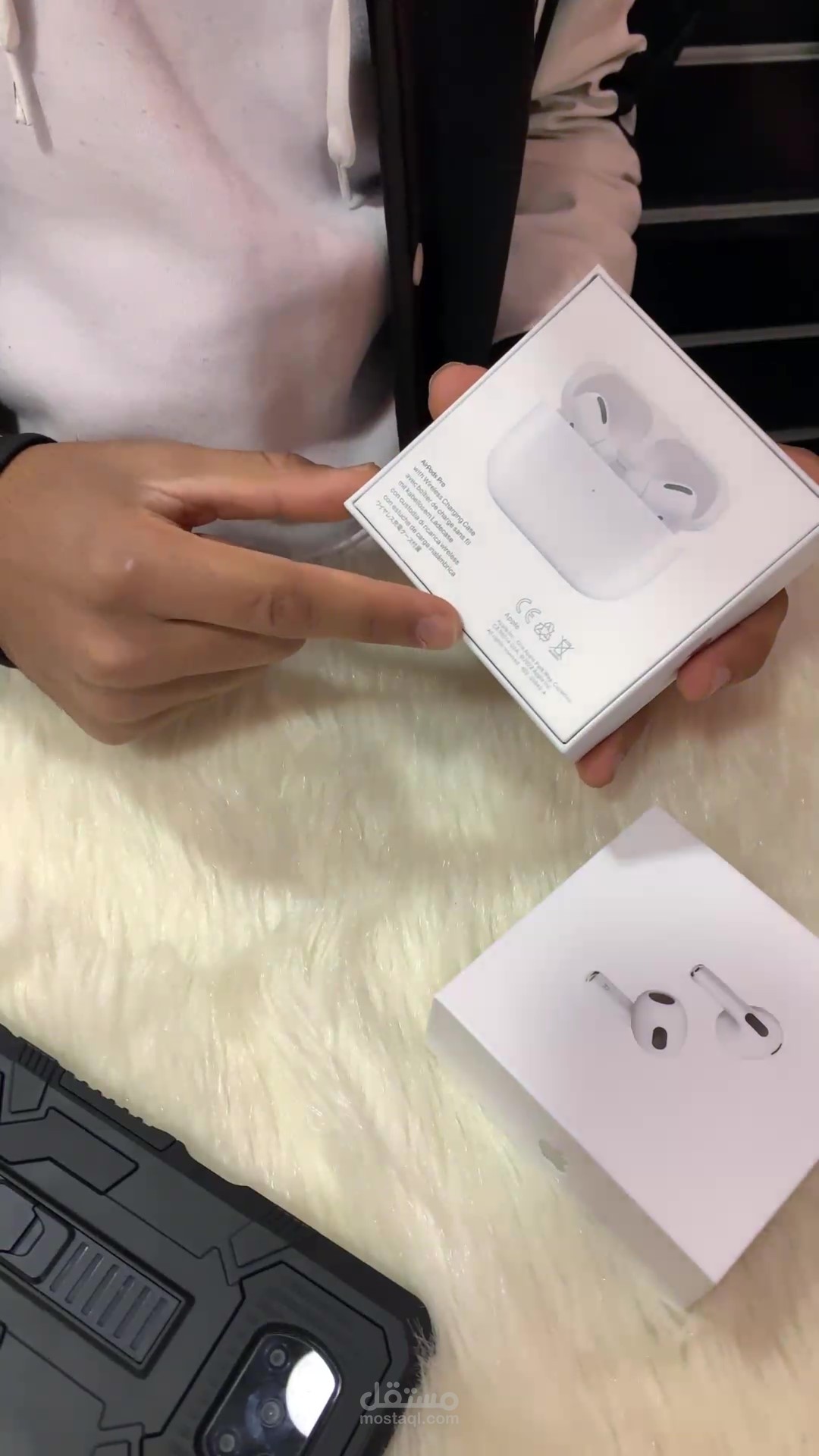 فيديوا تقديمي لسماعات AirPods في شكل ريلReel أو تيكتوك