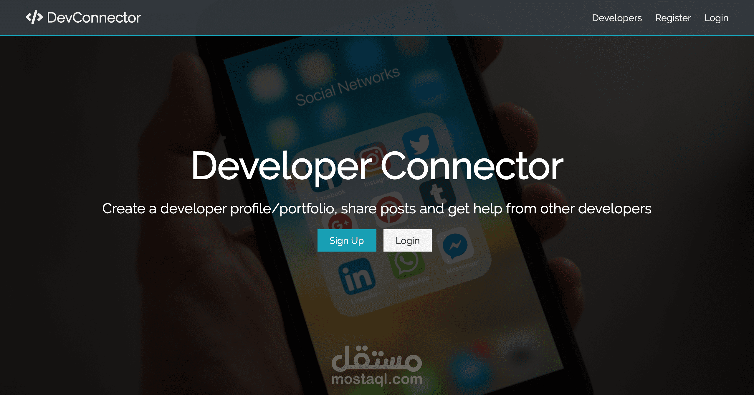 Social Media App موقع تواصل اجتماعي شبيه لما يوجد لدينا يسهل للعملاء التواصل ببعضهما البعض
