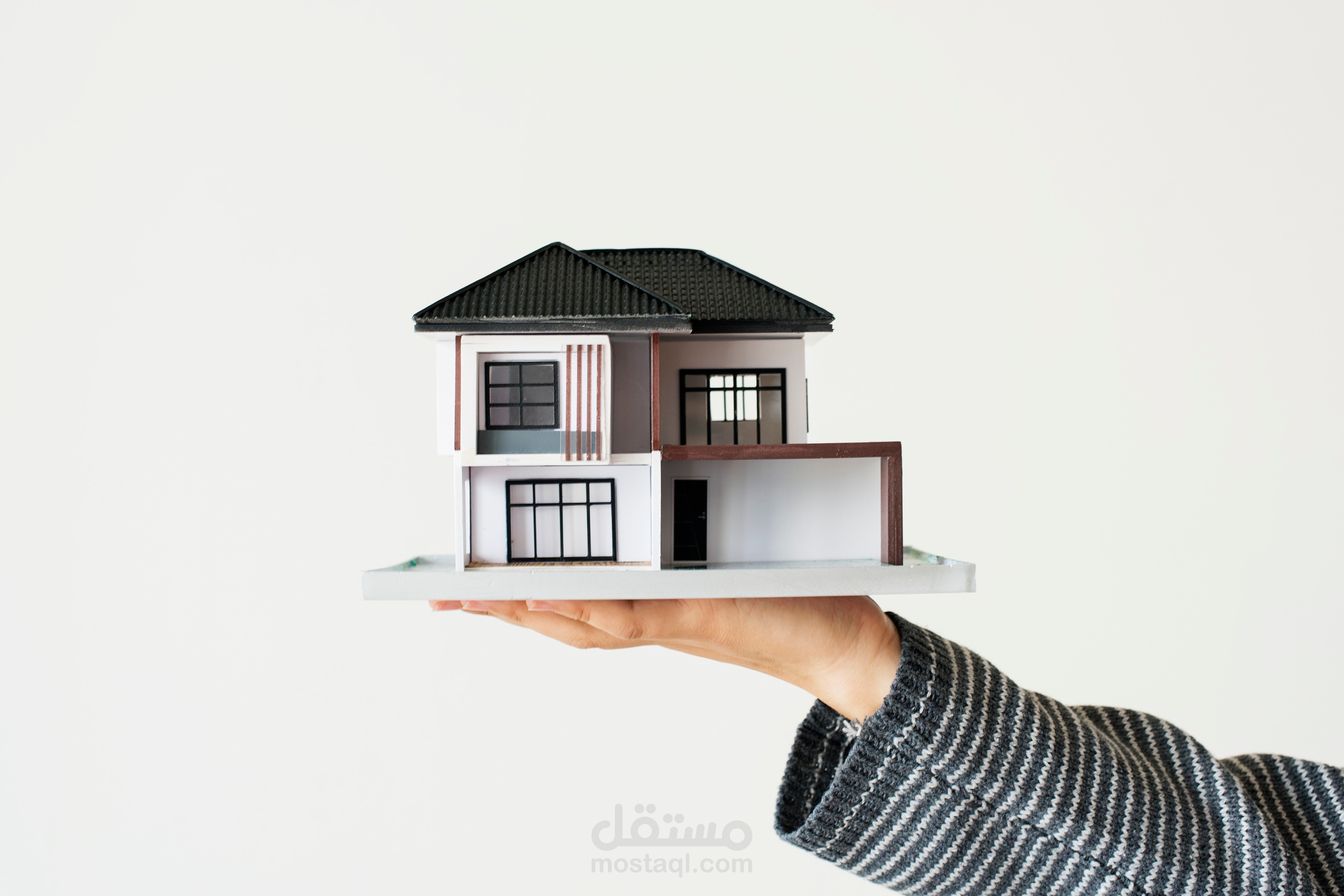 Housey موقع لخدمة تجهيز المنزل من محارة وسباكة وغيره