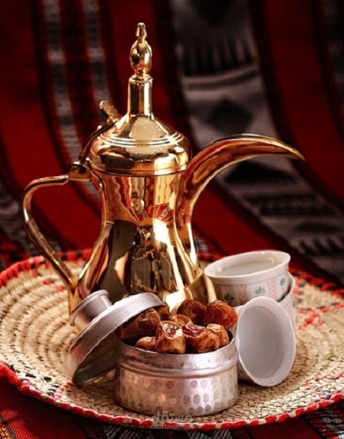 القهوة والتمور في الثقافة السعودية: تقاليد وعادات