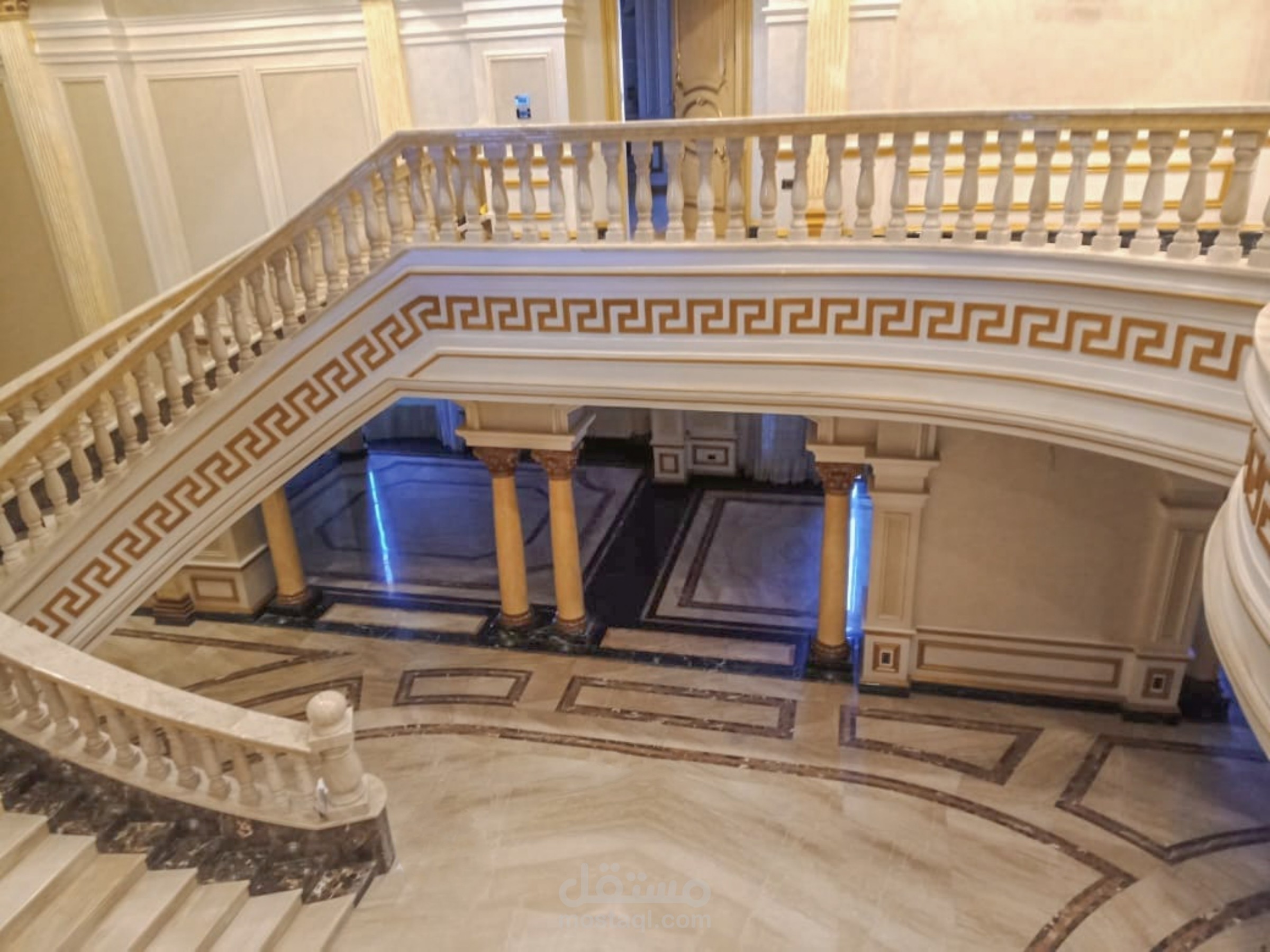 تصميم هندسي من الداخل والخارج
