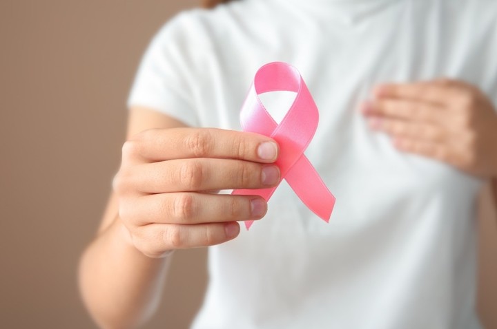 الم سرطان الثدي: مشكلة يعاني منها 50% من النساء