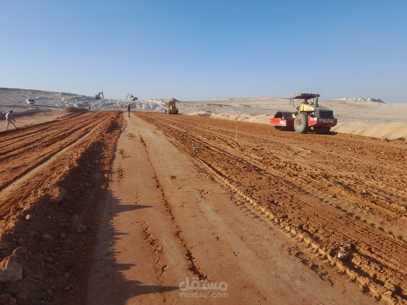 تصميم ورسم وتخطيط طريق طوله ٢ كيلومتر بمشروع القطار السريع