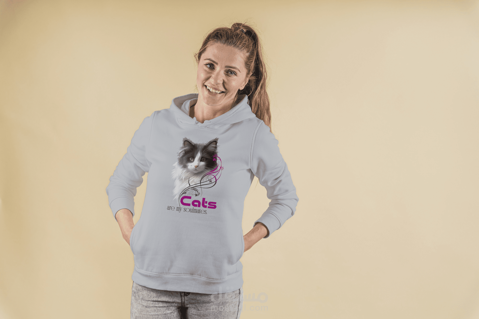تصميم ( t-shirt ) باسم (cats are my soulmates)