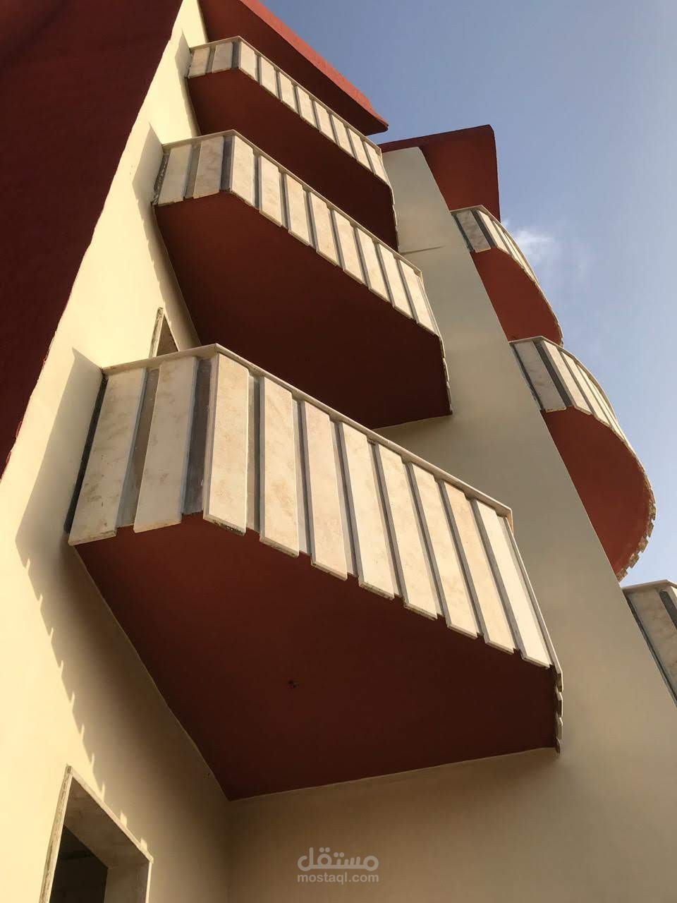 إدارة مشروع بناء ٦ أبنية سكنية من ٥ طوابق مع الإشراف الكامل على الدراسه و التنفيذ والإكساء