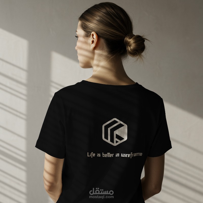 تصميم جرافيكي فريد قابل للطباعة على مختلف المنتجات | Customizable Mockup Ready