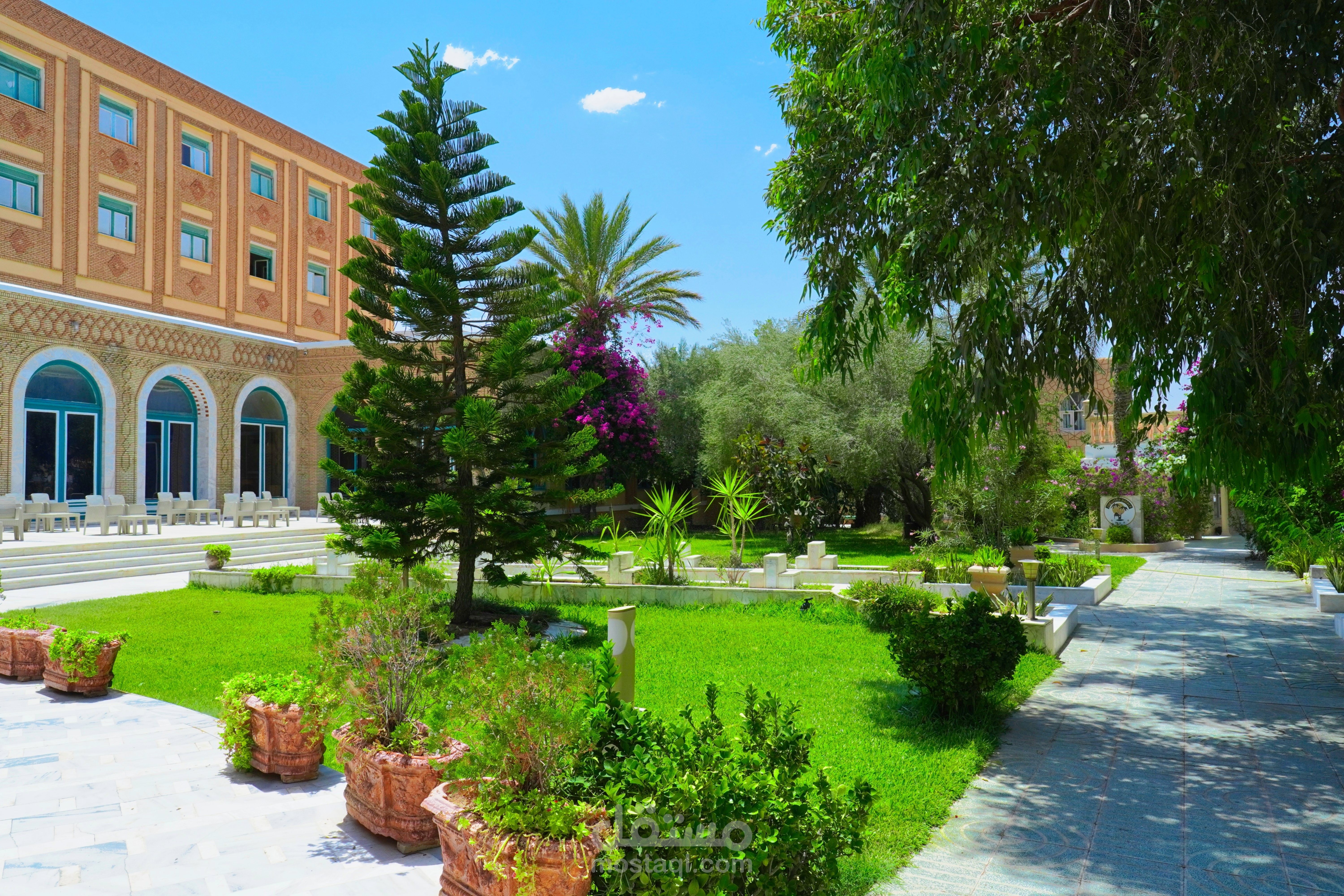 تصميم صور  HDR ومونتاج فيديو إشهاري احترافي لنزل سياحي في تونس