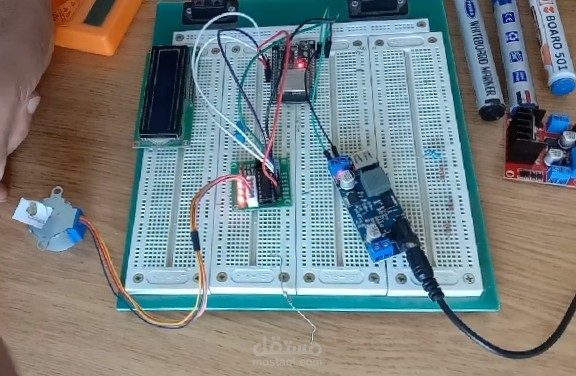 نظام ب iot نظام تحكم في محرك خطوة باستخدام Arduino مع شاشة عرض LCD