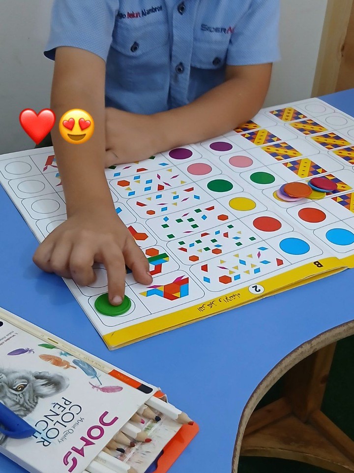 اخصائية تخاطب ونطق اونلاين