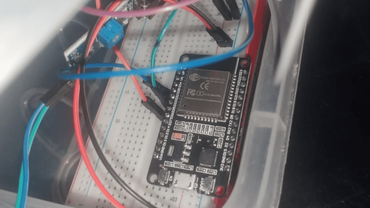 نظام ذكي لقياس ورصد العوامل الجوية بتقنية IoT