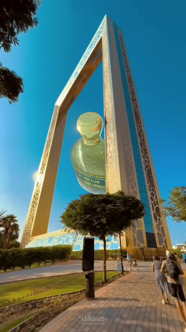 سيطرة عطر (Midnight Glow) على الموقف وهو داخل برواز دبي الشهير (VFX)