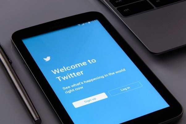 مقال: ماهي تطورات صفقة شراء تويتر وما تأثيرها على سوق الأسهم؟