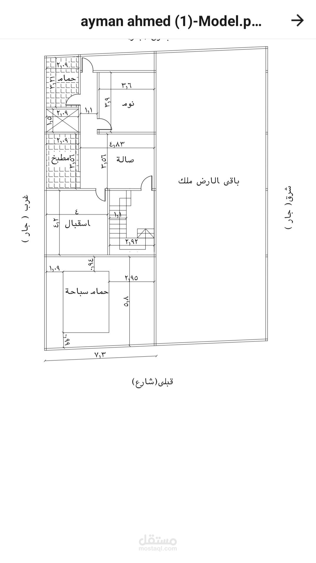 مخطط داخلي لاستوديو صغير بحمام سباحة خارجي