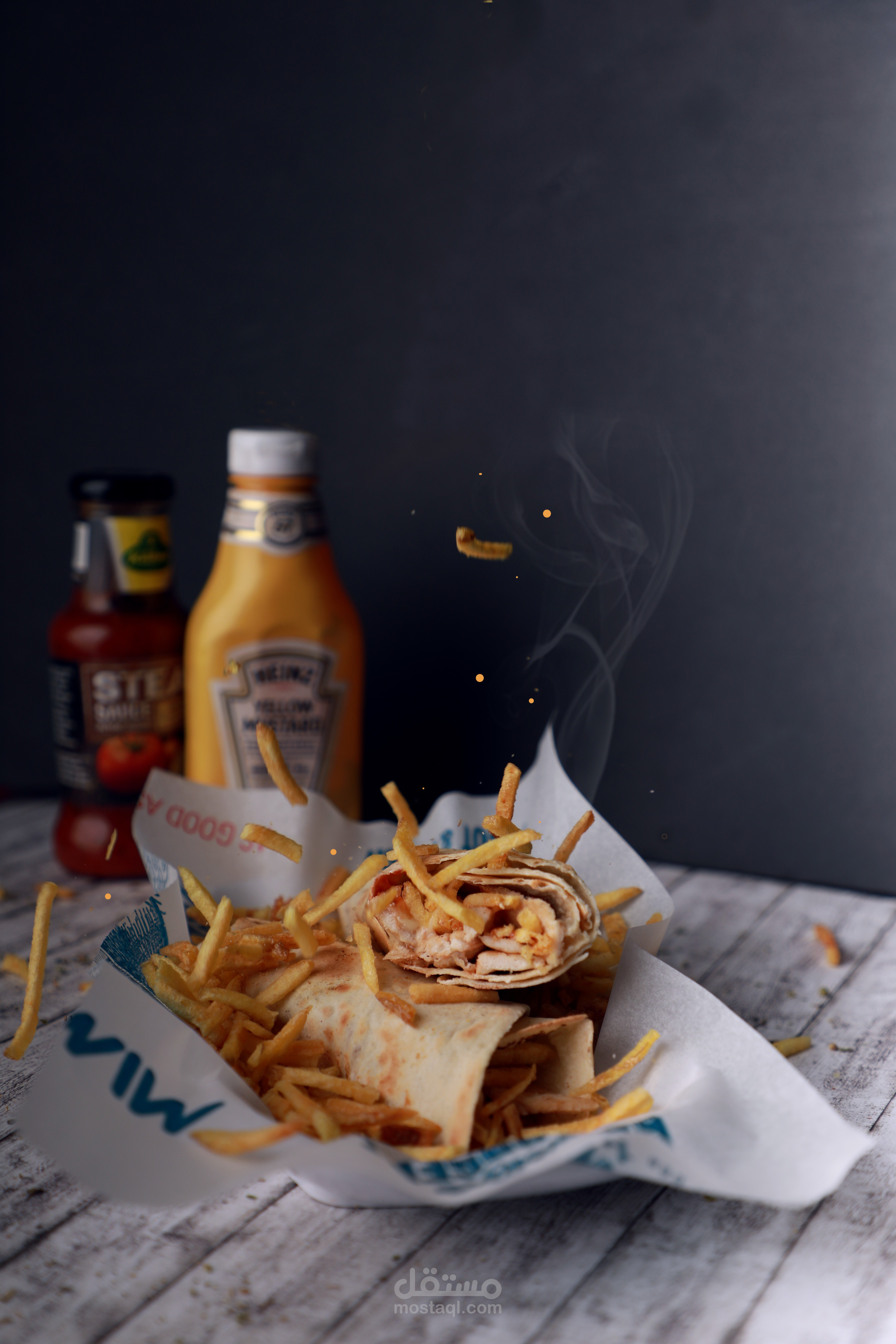 تصوير فوتوغرافي لسندويش دجاج-Fast Food