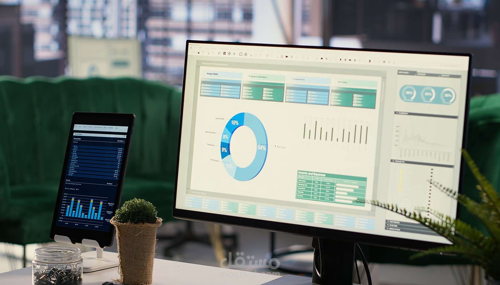 تصميم لوحة تفاعلية لتحليل المبيعات والعملاء (Power BI)