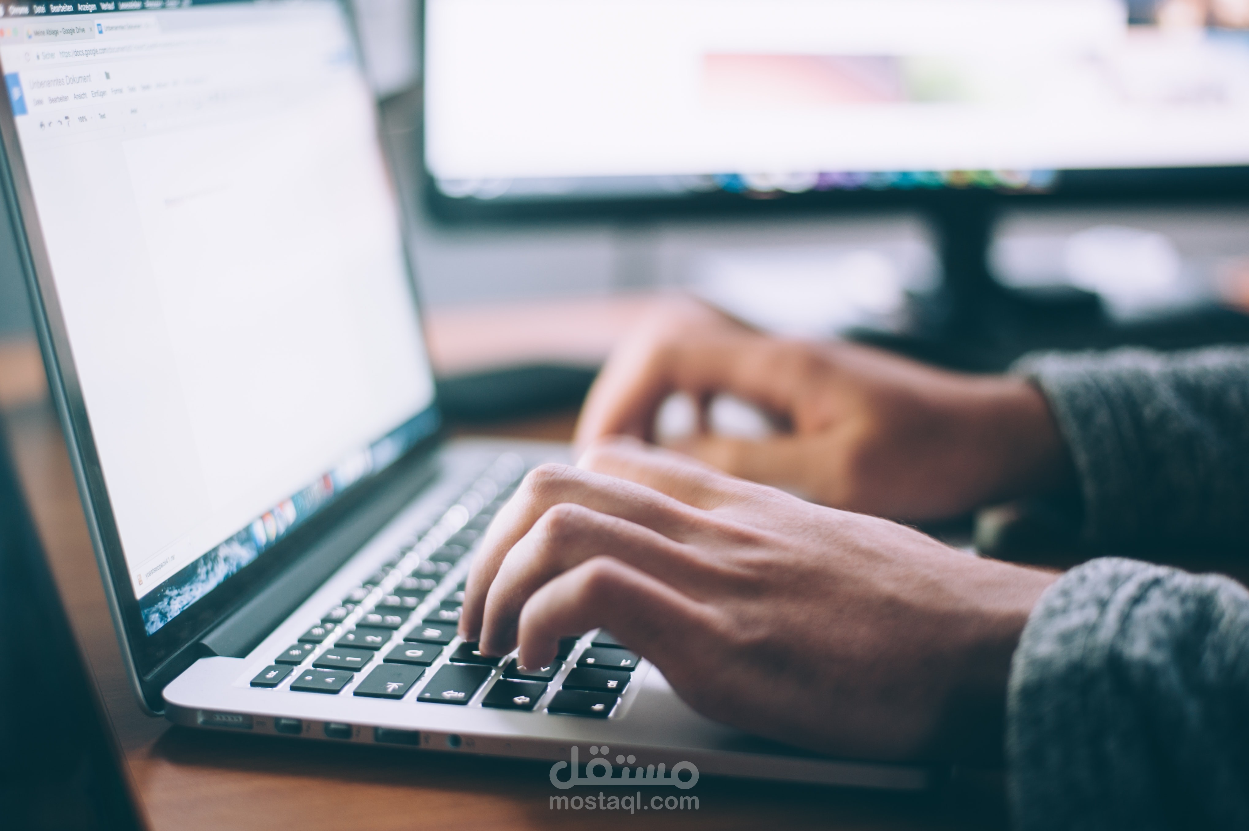 ترجمة رسائل إيميل من العربية إلى الإنجليزية