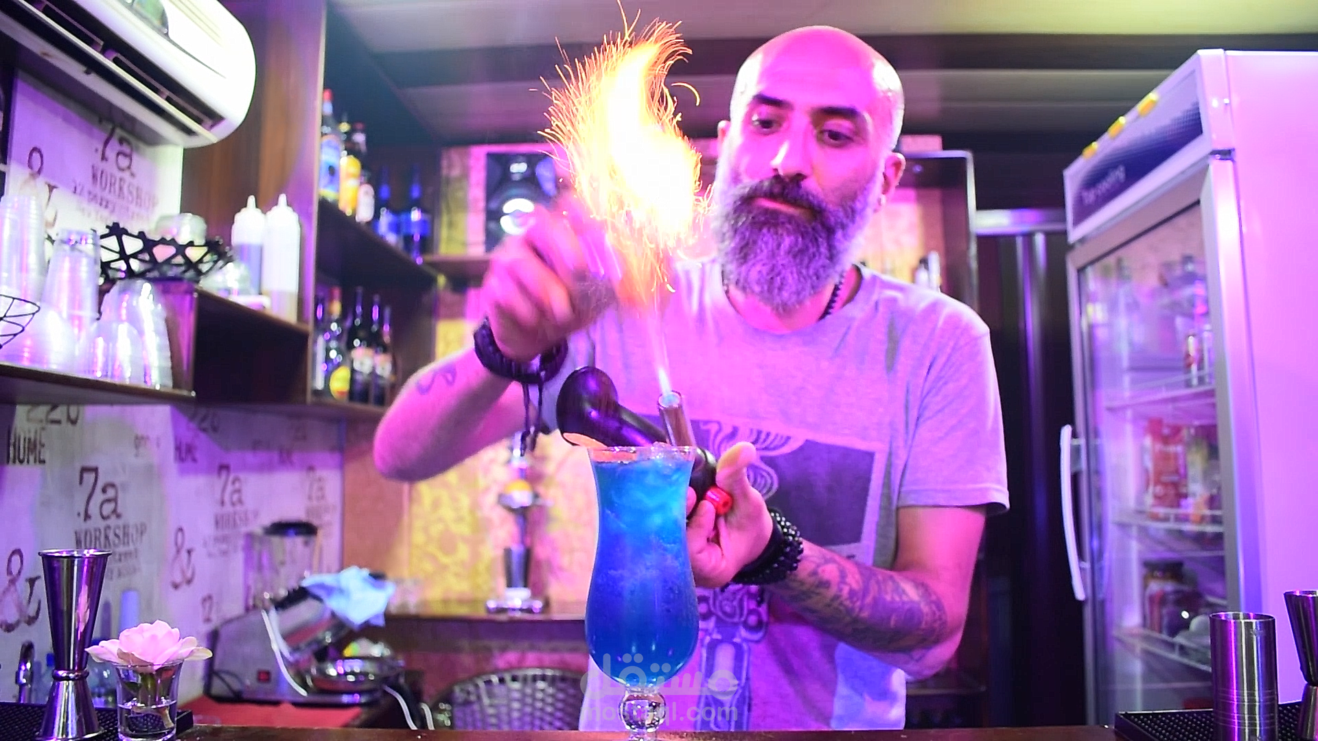 فيديو ترويجي لحانة "Dalmore" وساقي الحانة