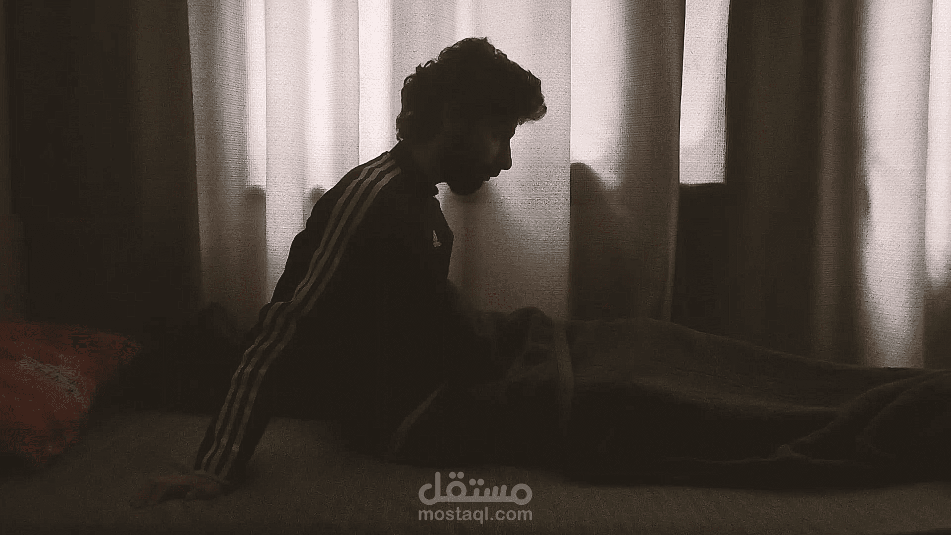 فيلم قصير صامت عن فقدان الإحساس بالراحة وإيجاده، بعنوان "Low Battery"