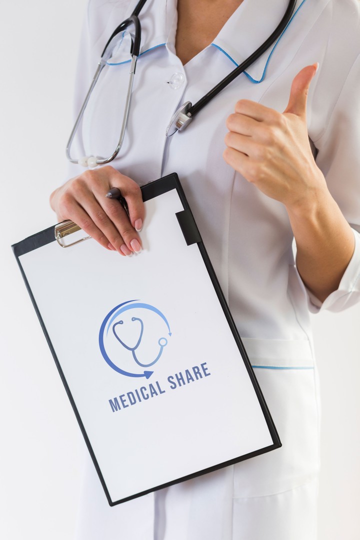 تصميم logo لمجمع عيادات اسمه Medical share